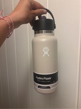 NWT Hydro Flask Wide Mouth Bottle in Oat with Flex Straw Cap